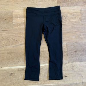 Lululemon black cropped running tights